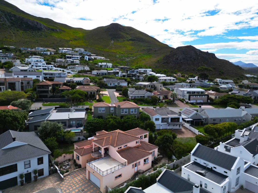 5 Bedroom Property for Sale in Chanteclair Western Cape